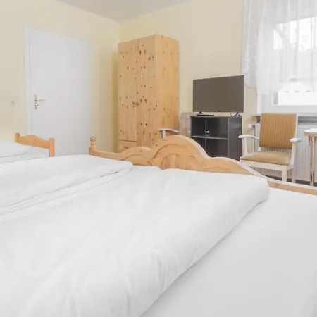 Inn Zum Taunus Ziegenberg